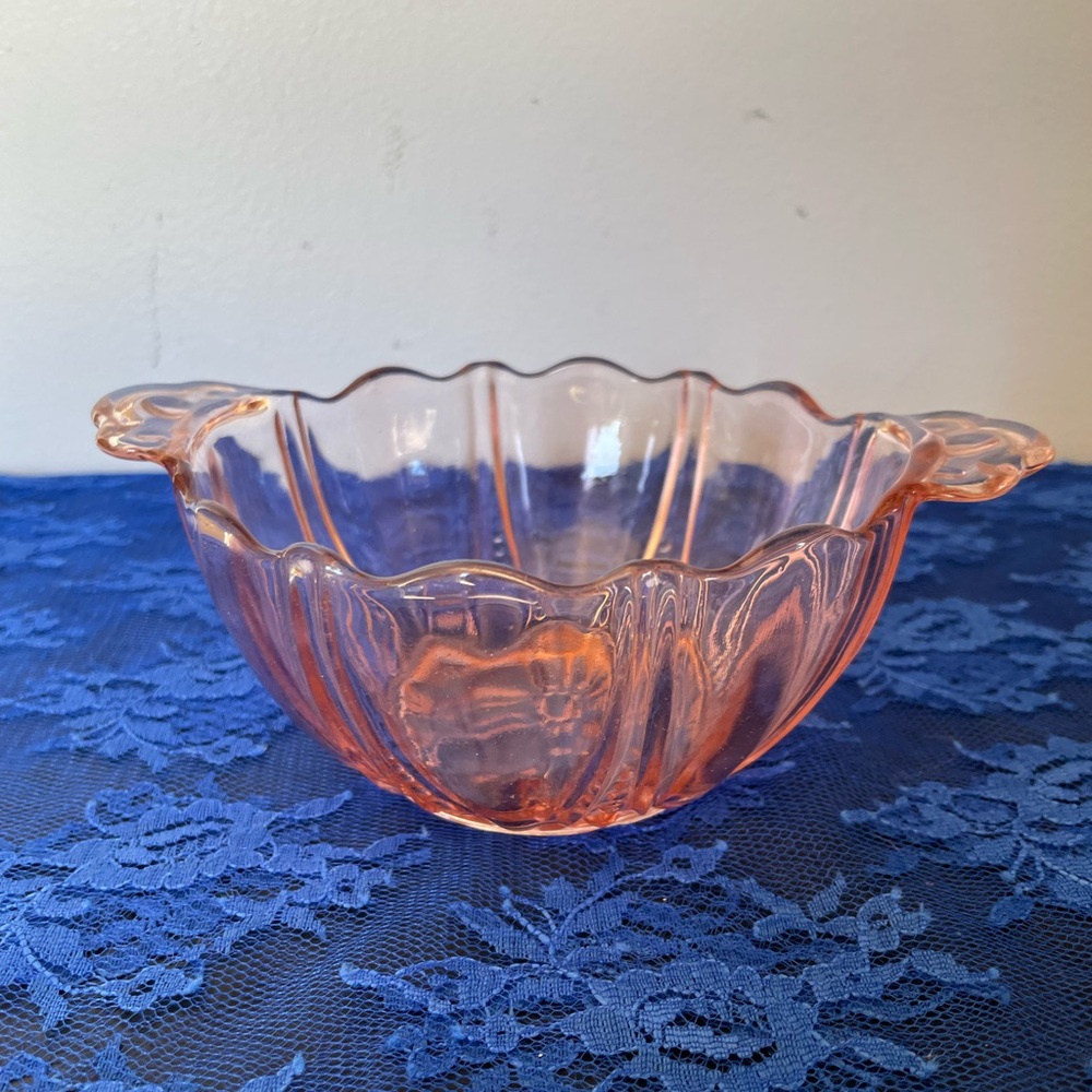Anchor Hocking Vintage "Oyster and Pearl" Pink Depression Glass Bowl